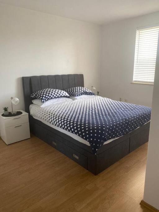 Lovely 3 Bedroom Apartment In Quiet Area W/ Pool พูลา ภายนอก รูปภาพ