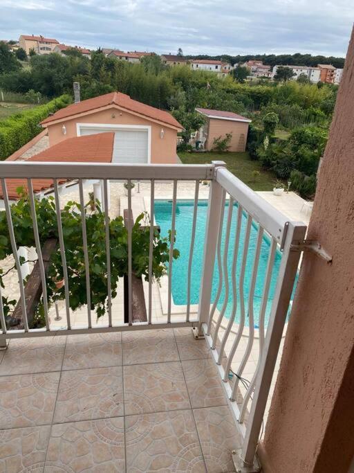 Lovely 3 Bedroom Apartment In Quiet Area W/ Pool พูลา ภายนอก รูปภาพ